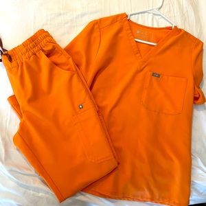 Figs Set in Papaya-Catarina one pocket top/cargo pants-medium/medium petite